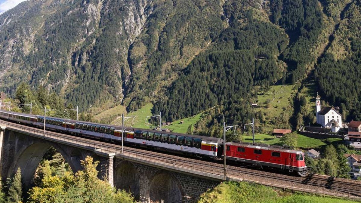 Schweiz Luxus Panorama Züge Gotthard Panorama Express