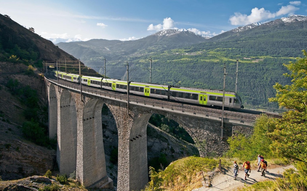 Lötschberger BLS Schweiz Luxus Panoramazüge Schweiz Regio-Express