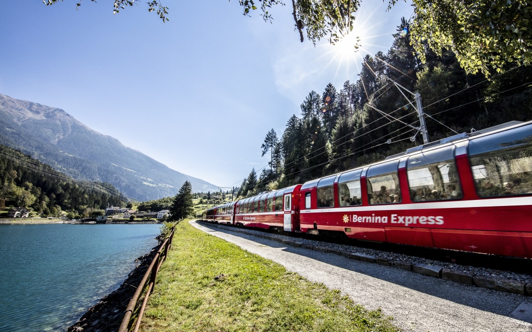 Bernina Express Lago-di-Poschiavo Schweiz