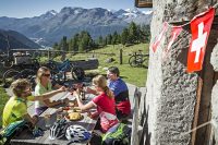 Alpen Berge Gemütlichkeit Almhütte Gelassenheit Lebensfreude Engadin Graubünden Berner Oberland Zentralschweiz